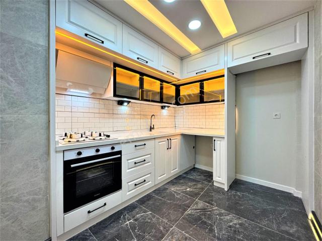 alfa'dan Akçay'da Ön Cephe Satılık Denize 50 Mt Ayrı Mutfak Lüx Tasarımlı 2+1 Daire