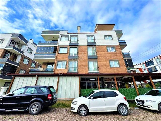alfa'dan Akçay'da Satılık Arakat Asansörlü Nezih Konumda 1+1 Geniş Daire