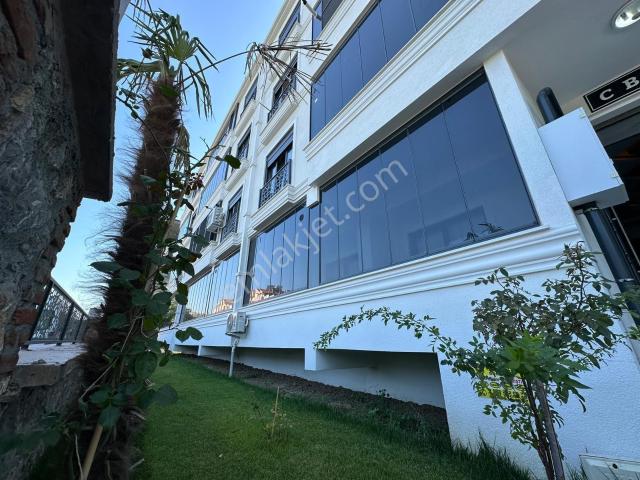 alfa'dan Akçay'da Satılık Ön Cephe Cam Balkonlu Çift Banyolu Şık 2+1 Daire