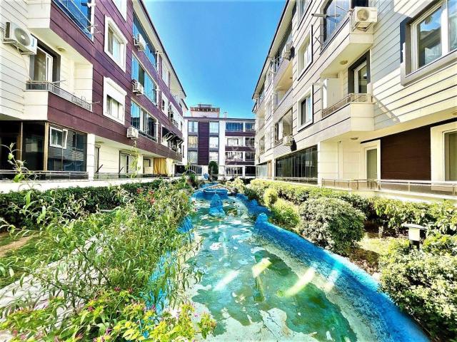 alfa'dan Akçay'da Satılık Ön Cephe Lüks Sitede 1+1 Şık Geniş Daire