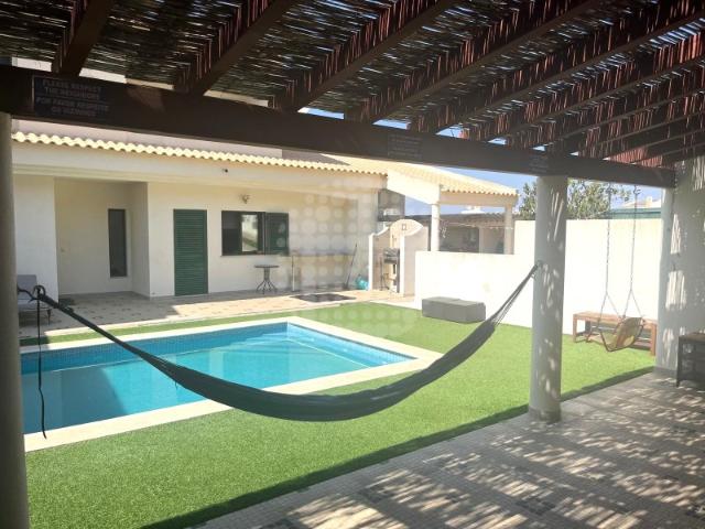 ALGARVE Albufeira Moradia em Banda T3+1 para venda, com piscina e garagem