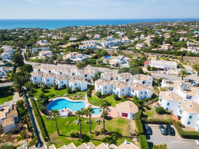 Algarve, Carvoeiro, apartamento T1 espaoso, com piscina e estacioname