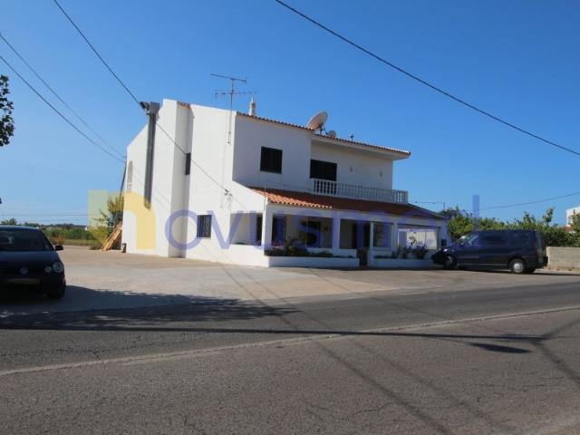 Algarve, Faro Albufeira, Olhos D'agua, Habitação com negócio próprio
