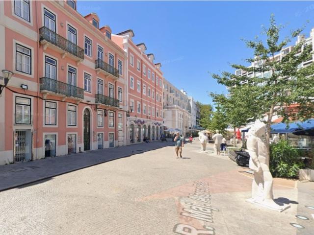 ALGÉS / ZONA RIBEIRINHA LOJA RECENTE PARA RESTAURAÇÃO COM ZONA ESPLANADA