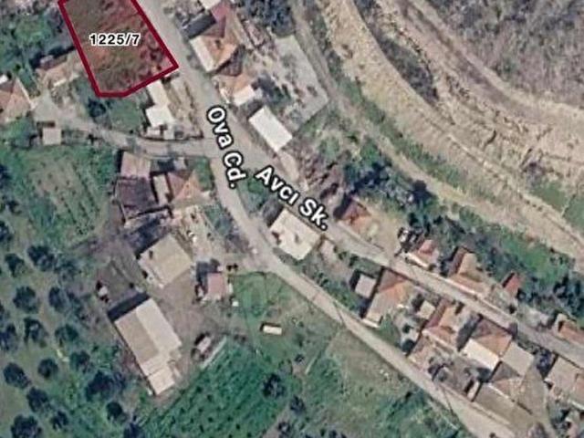 ALİAĞA Bozköyde köyün içinde 422 metre arsa