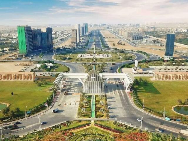 Ali Block Commercial Available for Sale on Installments Karachi Bahria Town Karachi ID 59512