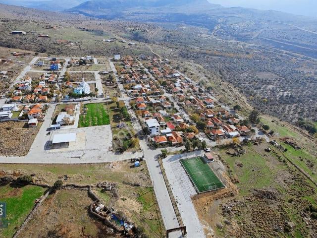 Aliağa Karaköyde 500 M2 Arsa İçinde Satılık Bahçeli Müstakil Ev