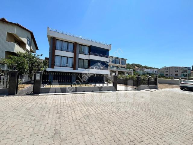 Aliağa Yalı Mahallesinde Deniz Manzaralı Lüks Kiralık 3+1 Daire