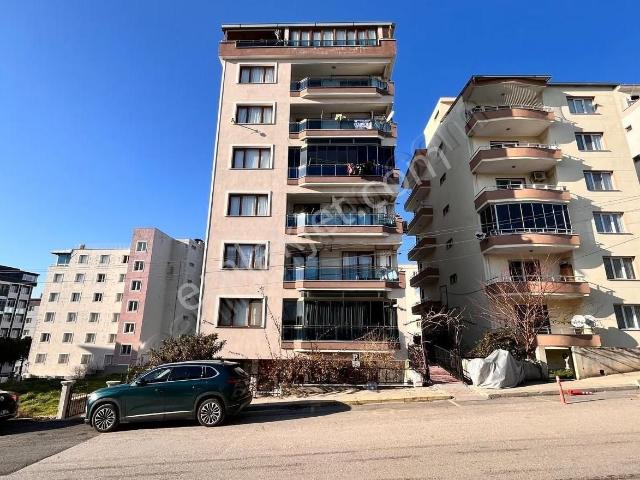 Aliağa Yenimahalle'de Satılık 3+1 Geniş Daire