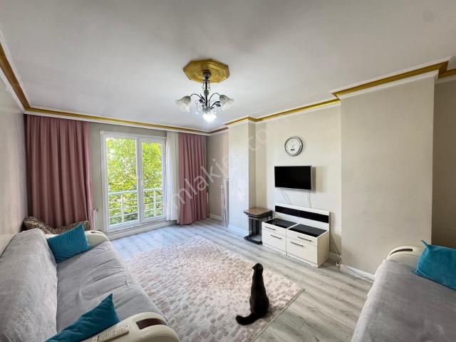 Alibeyköy'de Cadde Üzeri Açık Cepheli, Masrafsız, 2+1 Daire