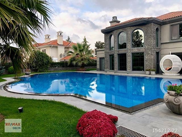 Alkent 2000 Çamlıca'da Yenilenmiş Satılık Manolya Villa