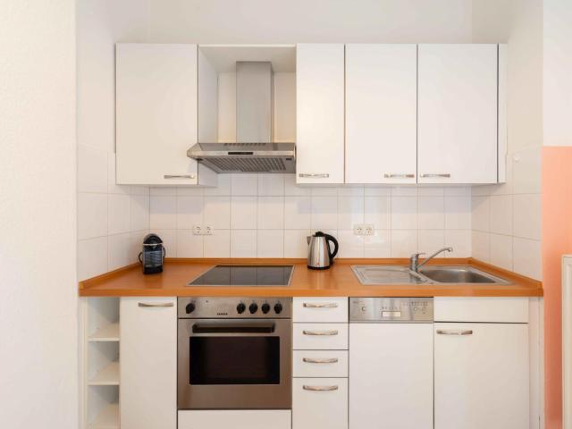Alluring double bedroom in a 3 bedroom apartment in the city center