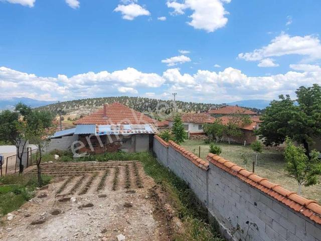 Çallıca'da 378m2 Arsa İçerisinde Müstakil Ev