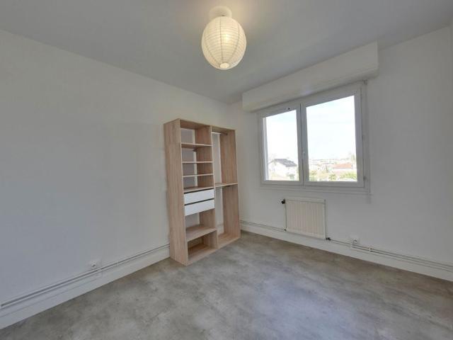 AllÃ©es de Morlaas Appartement 3/4 piÃ¨ces avec Vue PYRENEES, Balcons Cave et Garage privÃ©