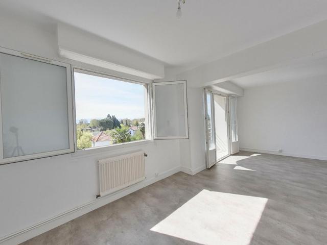 AllÃ©es de Morlaas Appartement 3/4 piÃ¨ces avec Vue PYRENEES, Balcons Cave et Garage privÃ©