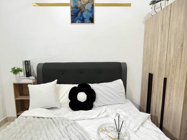 All Female, Muslim Friendly Condominium Rooms for Rent @ Meru