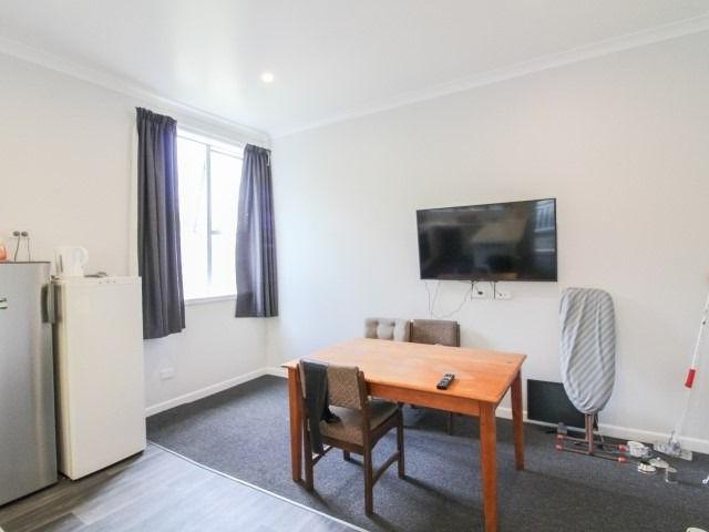 All inclusive rooms on Russell St Available now