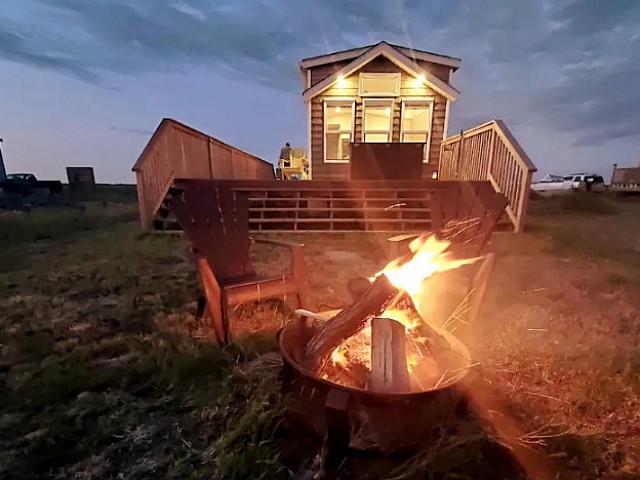 All Season Lake Front 2 Bedroom Cabin For Sale