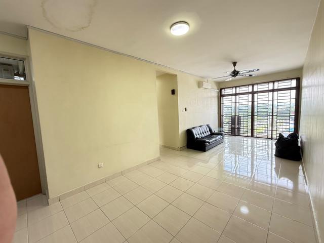 all race kipark tampoi fully furnished near kipmart 2 carparks