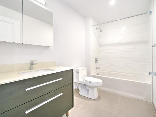 Allegra and V 1 Bedroom Apartment for Rent at 280 Boul René Lévesque O, Montréal, QC H2Z 0B5 Quartier Ville Marie