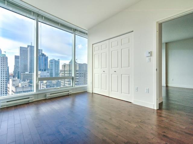 Allegra and V 1 Bedroom Apartment for Rent at 280 Boul René Lévesque O, Montréal, QC H2Z 0B5 Quartier Ville Marie