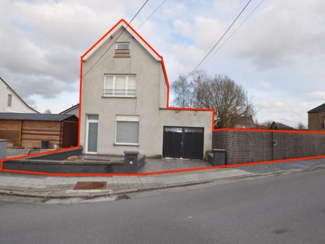 Charmante vrij staande huis met grote tuin te Gullegem
