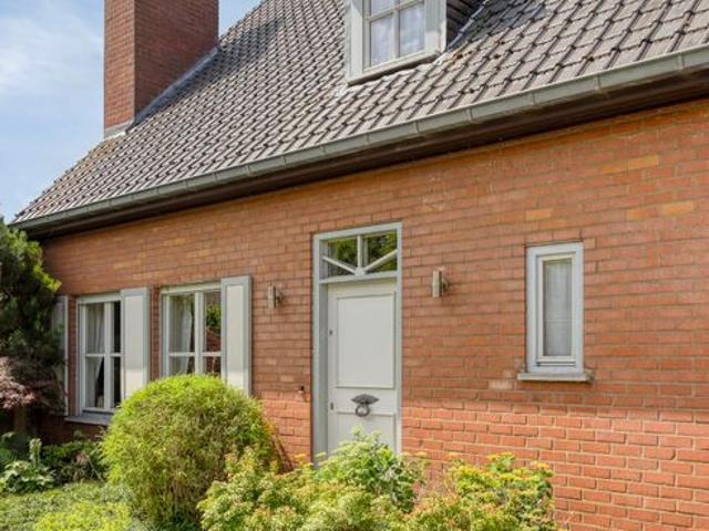 Alleenstaande, ruime villa te koop in Vichte