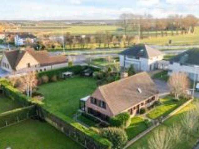 Alleenstaande villa op dubbel perceel te Knokke Heist