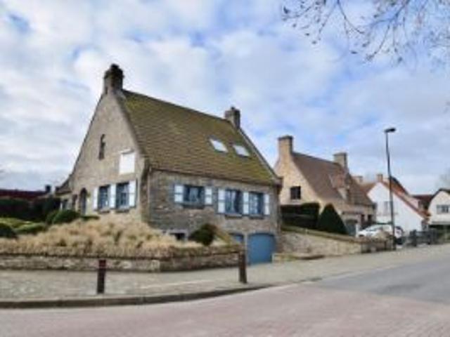 Alleenstaande villa gelegen aan de rand van Knokke Zoute.