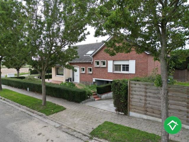 Alleenstaande woning met 3 slaapkamers, tuin en garage te Z