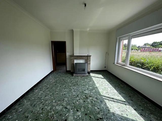 Alleenstaande woning met ruime tuin in Izegem Bosmolens te huur!