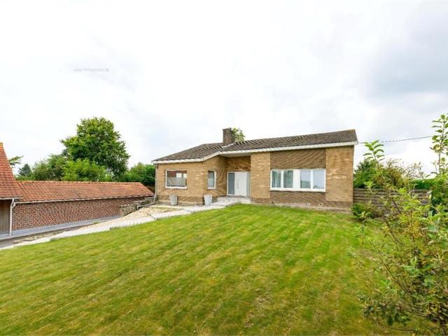 ALLEENSTAANDE WONING OP 1.037 m² MET MAAR LIEFST 375 m² BRUIKBAAR VLOEROPP!