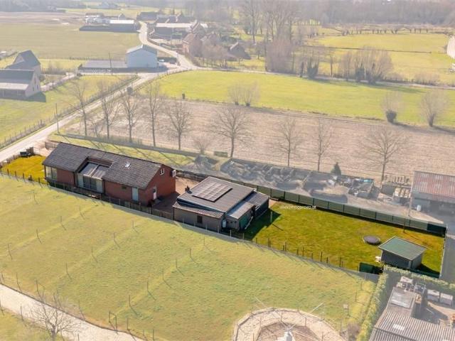 ALLEENSTAANDE WONING OP 1.348 m² MET BIJGEBOUW 95 m²