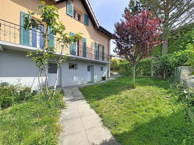 Alleinauftragnehmer – Prächtig renoviertes Dorfhaus, Garten und Schwimmbad