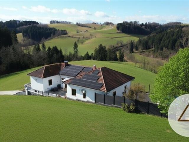 Alleinlage mit herrlichen Panoramablick ins Grüne Nahezu autarkes Leben