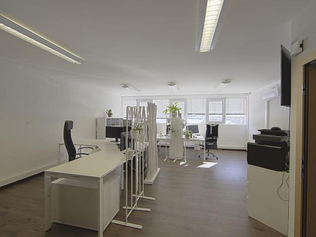 Alleinmakler Büro und Parkplatz Sion