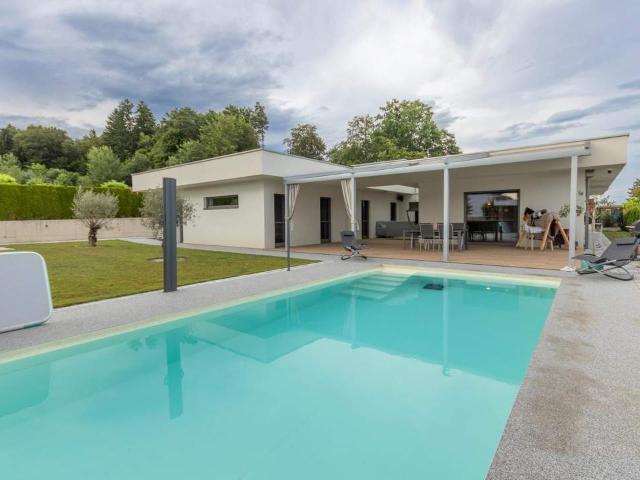 Alles auf einer Ebene – stilvoller Bungalow für höchste Wohnansprüche