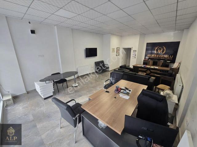 Alp Gayrimenkul'den Demetevler De Cadde Üzerinde 80 M2 Dükkan