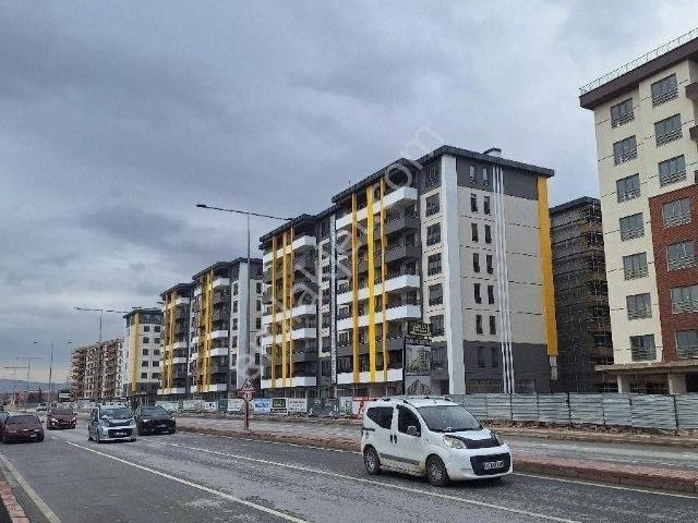 Alparslan Türkeş Caddesine Cepheli 3+1 Arakat Akliva İnşaatta