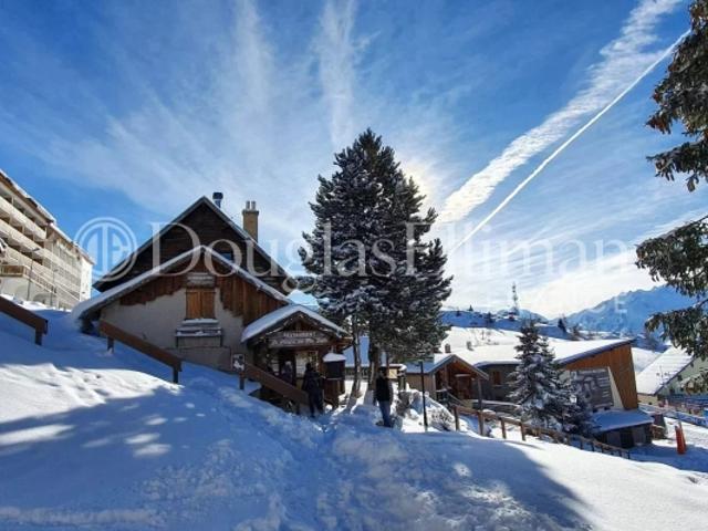 ALPE D'HUEZ Chalet d'exception au cœur de la station — Bâtiment entier, skis aux pieds, plein sud sur les Écrins
