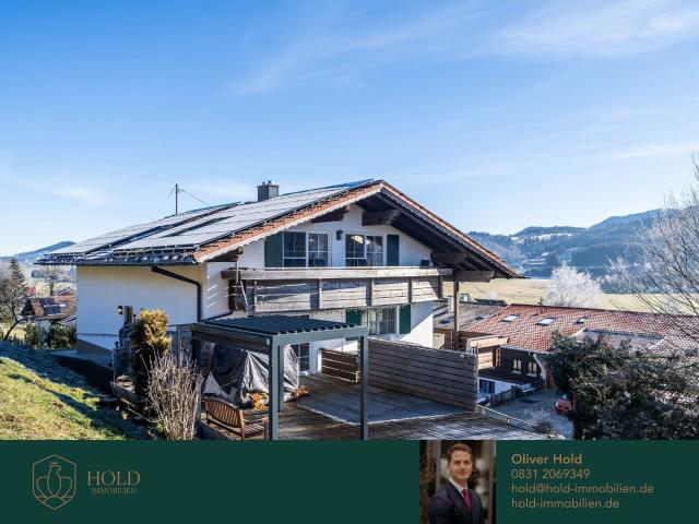 Alpenfeeling pur: Zweifamilienhaus mit Bergblick in Rettenberg