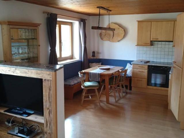 Alpenländische 3 Zimmer Wohnung mit Bergblick. Nähe Kitzbühel