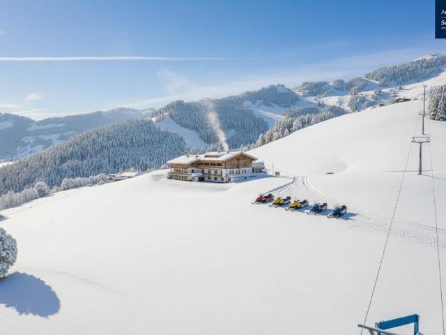 Skihütte mit genehmigtem Hotelprojekt in den Österreichischen Alpen !