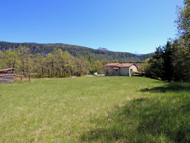 Alpes de Haute Provence Terrain viabilisé 877m2 Le Brusquet 04 420
