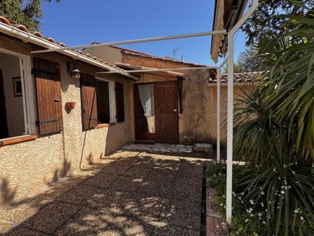 ALPES MARITIMES 06 CANNES LA BOCCA A V ENDRE VILLA AVEC TERRASSE ET JARDIN PRIVATIF