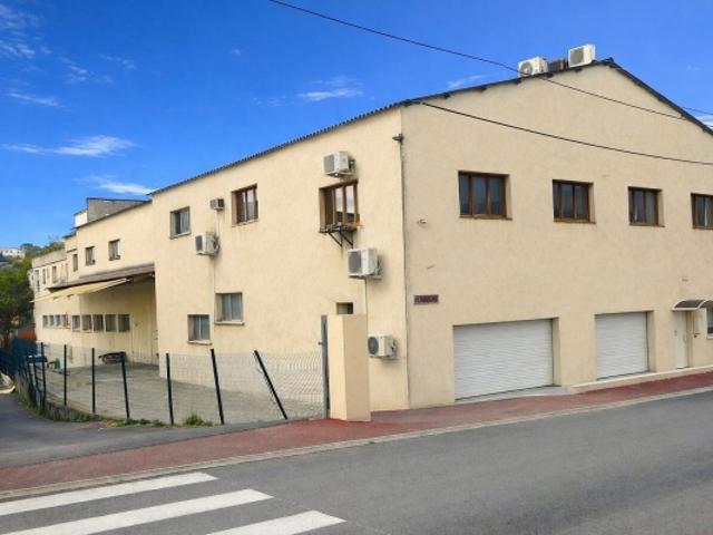 ALPES MARITIMES 06 GRASSE A VENDRE GRAND ENTREPOT DE 1800 m²