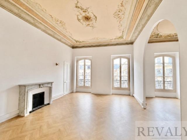 ALPES MARITIMES 06 NICE JEAN MEDECIN A VENDRE CENTRE VILLE APPARTEMENT BOURGEOIS 160M2 RENOVE 160m2