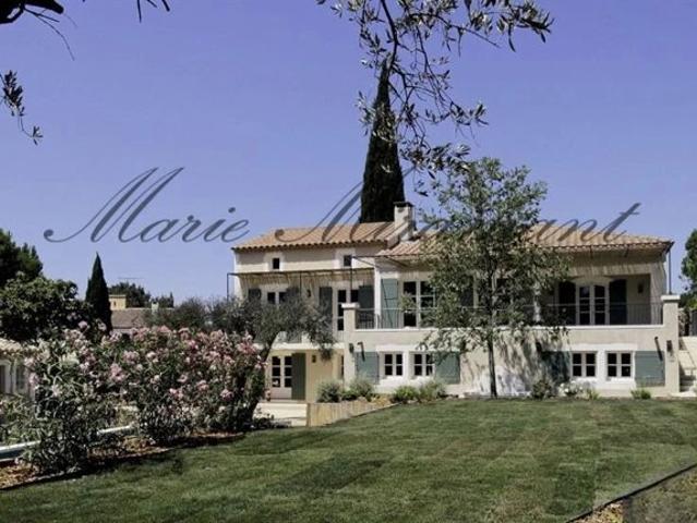 Alpilles, Fontvieille, maison de charme entièrement rénovée