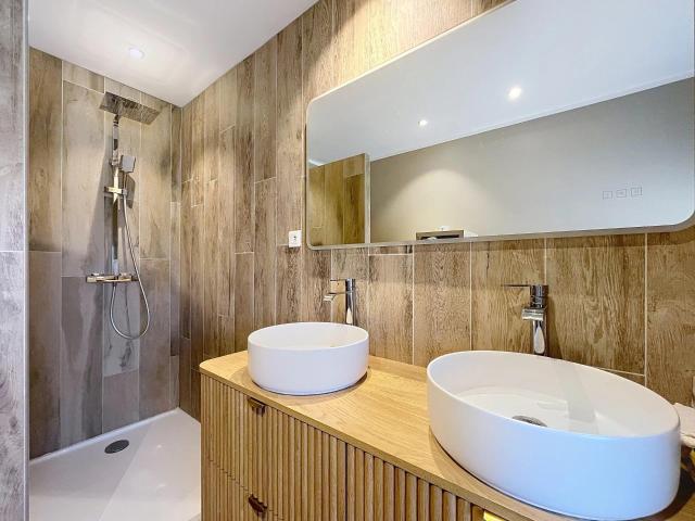 Alpilles – Maison de village rénovée avec piscine 112m² Eygalières