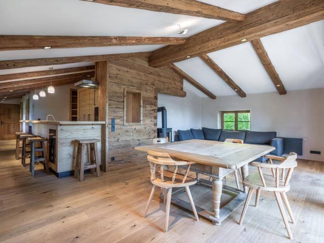 Alpine Dachgeschosswohnung in Traumlage 02359